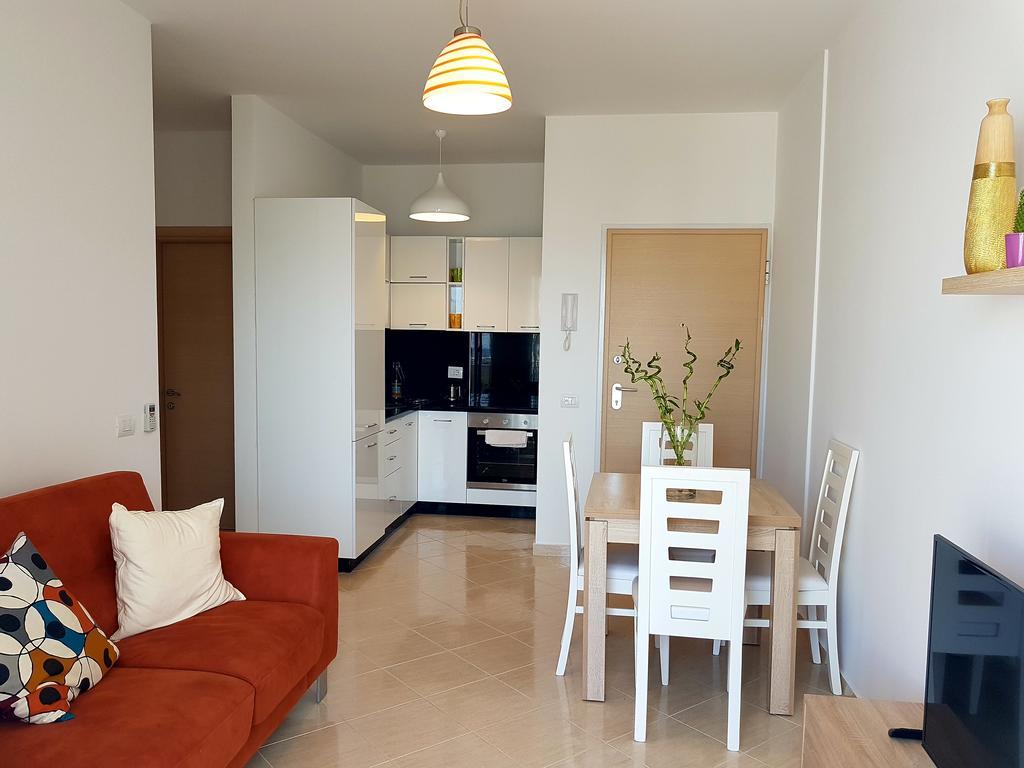 Flori Beach Apartment Radhimë Exterior foto